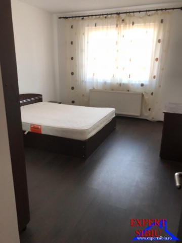 inchiriez-apartament-3-camererenovatzona-calea-cisnadiei-1