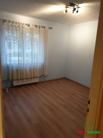 apartament-cu-3-camere-de-inchiriat-zona-strand-7