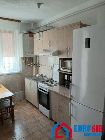 apartament-cu-2-camere-de-inchiriat-zona-calea-cisnadiei-8