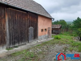 casa-la-tara-cu-curte-si-gradina-de-vanzare-in-judetul-sibiu-2