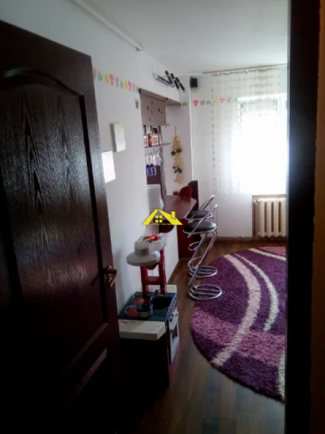 vand-apartament-2-camere-zona-cetate
