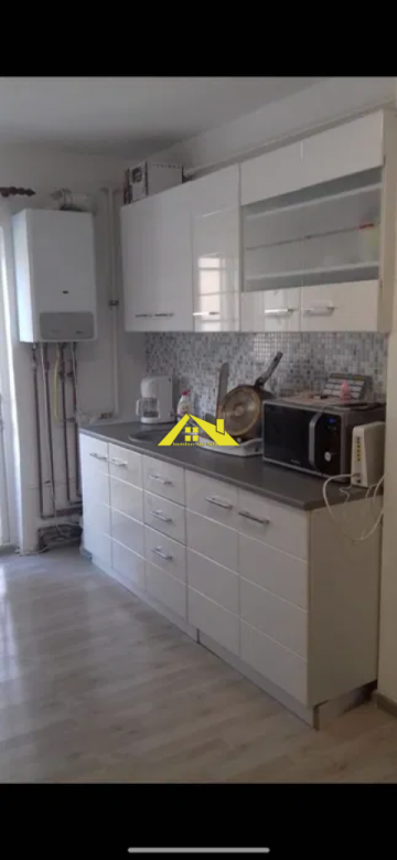 inchiriez-apartament-cetate-langa-mercur-1