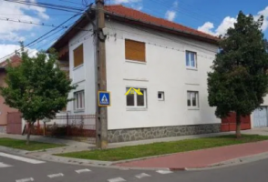 casa-cu-etaj-alba-carolina-ideala-locuinta-sediu-firma-pensiune-etc-3