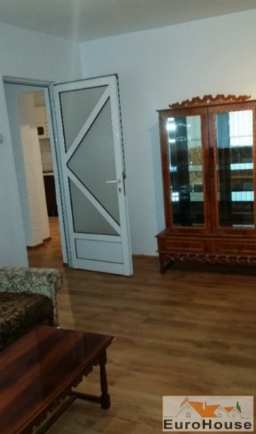 apartament-3-camere-decomandat-de-vanzare-zona-cetate-2