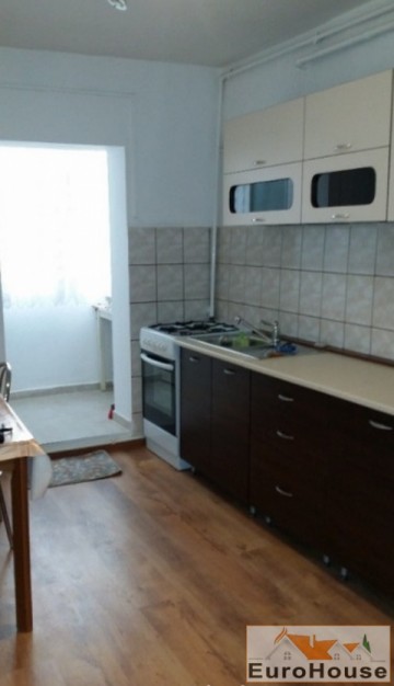 apartament-3-camere-decomandat-de-vanzare-zona-cetate-5