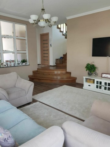 casa-la-cheie-4-camere-cu-2-bai-suprafata-200-mp-teren-650-mp-pret-170000-euro-1