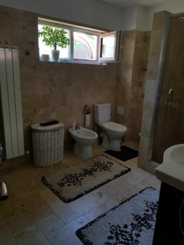 casa-la-cheie-4-camere-cu-2-bai-suprafata-200-mp-teren-650-mp-pret-170000-euro-3
