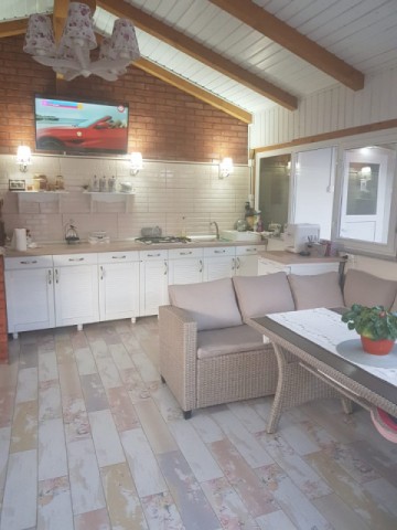 casa-la-cheie-4-camere-cu-2-bai-suprafata-200-mp-teren-650-mp-pret-170000-euro-4