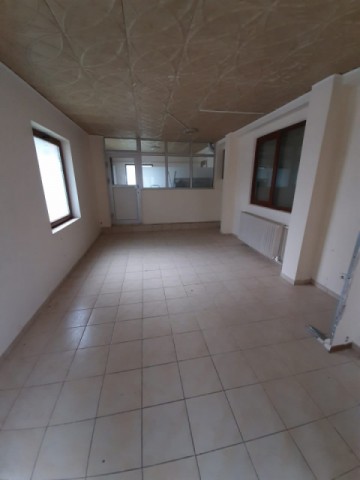 spatiu-comercial-suprafata-de-52-mp-pret-de-52000-euro