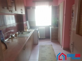 apartament-4-camere-zona-vasile-aaron-9