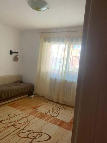 apartament-2-camere-decomandat-zona-cetate-1