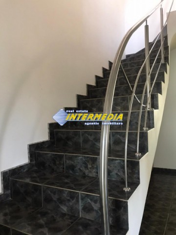 casa-dpe-de-vanzare-finisata-si-500-mp-teren-cu-toate-utilitatile-strada-asfaltata-2