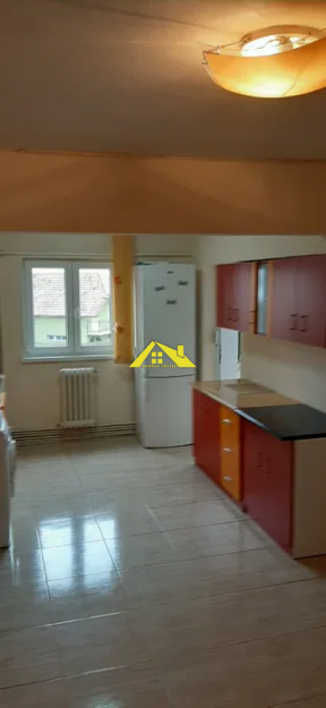 apartament-de-inchiriat-in-cetate-zona-piata-2