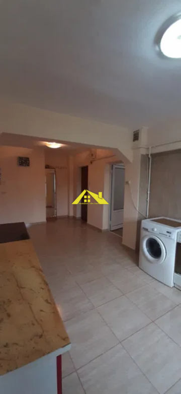 apartament-de-inchiriat-in-cetate-zona-piata-5