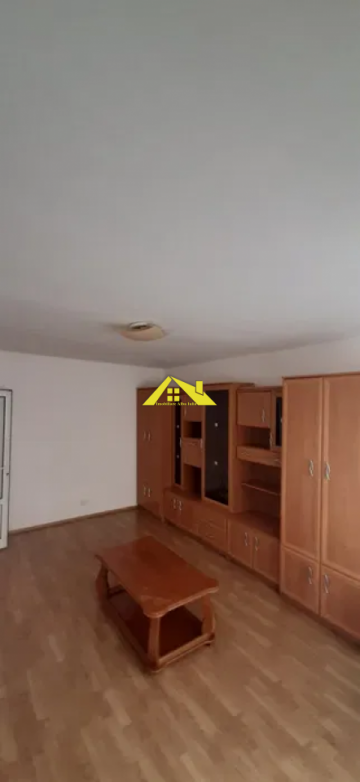 apartament-de-inchiriat-in-cetate-zona-piata-7