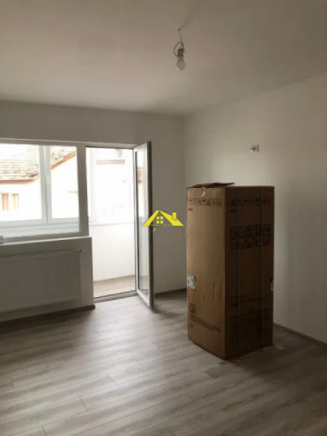 vand-apartament-2-camere-cetate-4