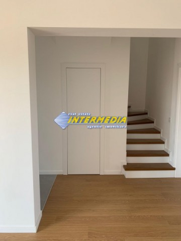 casa-noua-de-vanzare-finisata-la-cheie-pozitie-foarte-buna-in-cetate-14