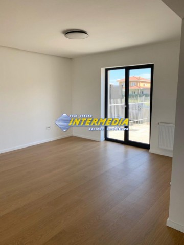 casa-noua-de-vanzare-finisata-la-cheie-pozitie-foarte-buna-in-cetate-25