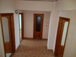 apartament-3-camere-zona-centrala-suprafata-de-71-mp-pret-53000-euro-neg-3