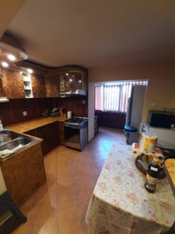 apartament-3-camere-zona-piata-mare-suprafata-de-80-mp-pret-83000-neg-2