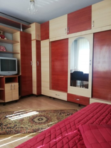 apartament-2-camere-zona-piata-mare-suprafata-de-47-mp-1100-lei-2