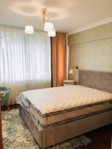 2-camere-arcul-de-trumf