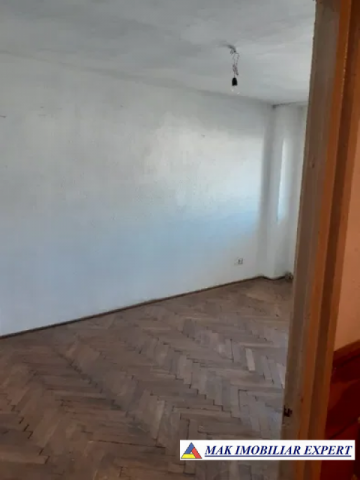 apartament-3-camere-cf-1-et-44-campulung-1