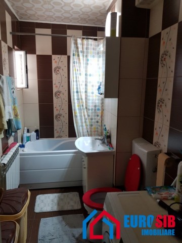 apartament-4-camere-zona-vasile-aaron-8