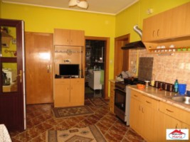 casa-cu-6-ari-zona-functionarilor-id-21866-9