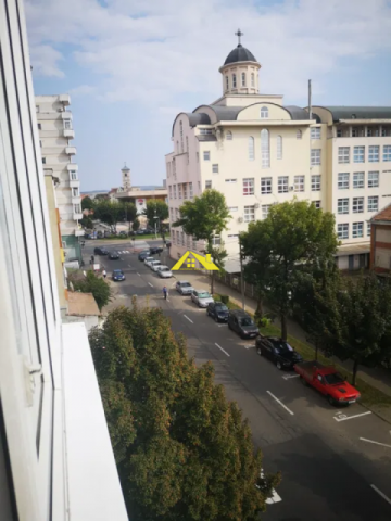 vand-apartament-cu-2-camere-cetate-3