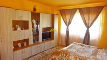 apartment-cu-2-camere-decomandat-in-cetate-spre-inchiriere-3