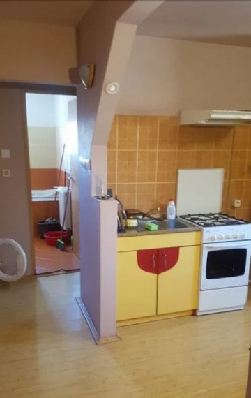 vand-apartament-2-camere-decomandat-zona-stadion-1