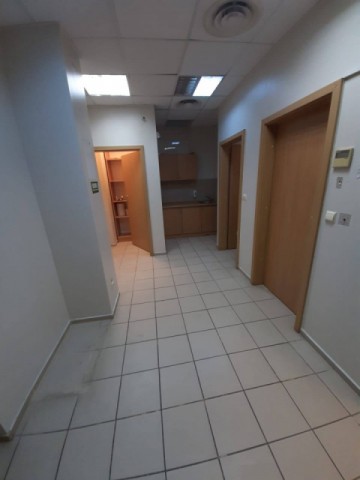 inchiriez-spatiu-comercial-130-mp-utili-central-1700-euro-negociabil-4