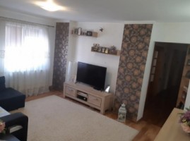 vand-apartament-3-camere-in-cetate-zona-piata-et3