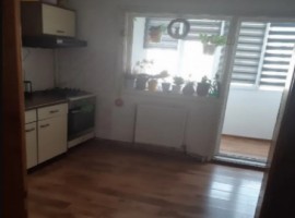 vand-apartament-3-camere-in-cetate-zona-piata-et3-1