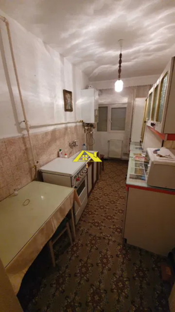 vand-apartament-2-camere-zona-cetate-langa-biserica-sf-ecaterina-2