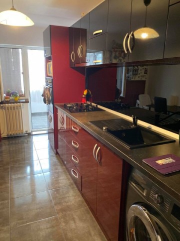 vand-apartament-4-camere-zona-piata-mare-pret-67500-negociabil-1