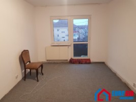 apartament-3-camere-decomandat-zona-valea-aurie-3