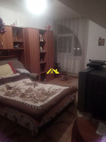 vind-apartament-2-camere-in-centru-in-spate-la-casa-de-pensi