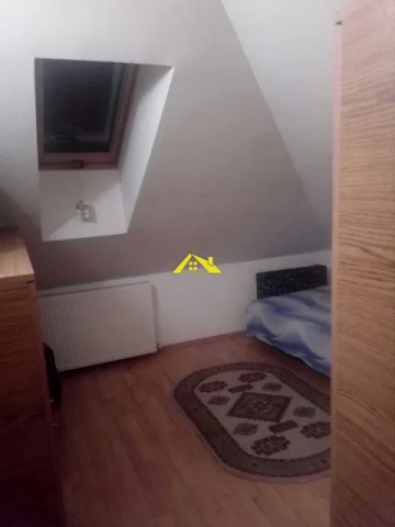 vind-apartament-2-camere-in-centru-in-spate-la-casa-de-pensi-1