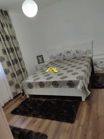 inchiriez-apartament-3-camere-zona-linistita-parcare-si-curte-privata
