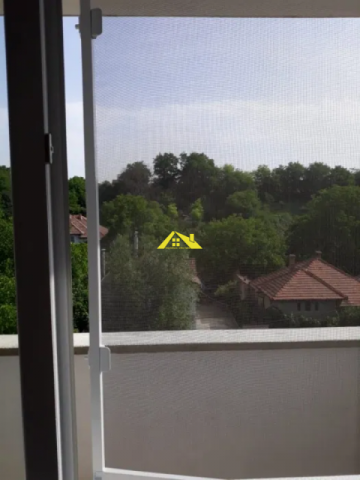 inchiriez-apartament-3-camere-zona-linistita-parcare-si-curte-privata-5