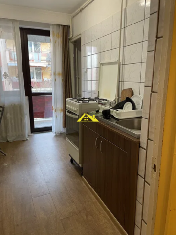 inchiriez-apartament-3-camere-cetate-1