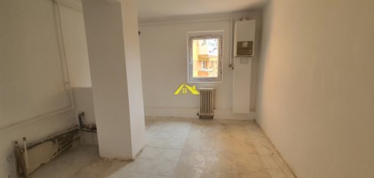 apartament-3-camere-etaj-1-in-cetate-1