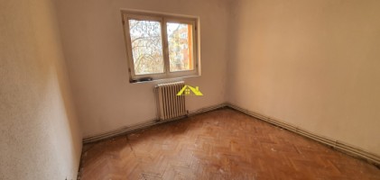 apartament-3-camere-etaj-1-in-cetate-2