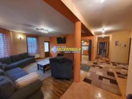 casa-pe-un-nivel-de-vanzare-zona-centru-toate-utilitatile-2
