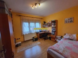 casa-pe-un-nivel-de-vanzare-zona-centru-toate-utilitatile-3