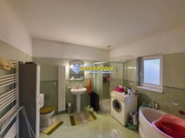 casa-pe-un-nivel-de-vanzare-zona-centru-toate-utilitatile-5
