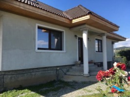 casa-pretabil-pentru-2-familii-1