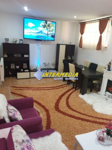 casa-p1-de-vanzare-toate-utilitatile-cetate-1